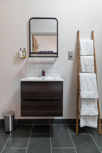 Bathroom 3, The chequers at Burcot, Oxfordshire