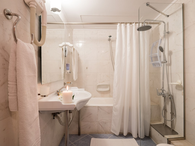 Bathroom 5, Kalypso Cretan Village Resort and Spa, Crete