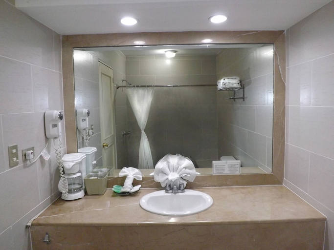 Bathroom 2, Hotel San Carlos, ZONA 10