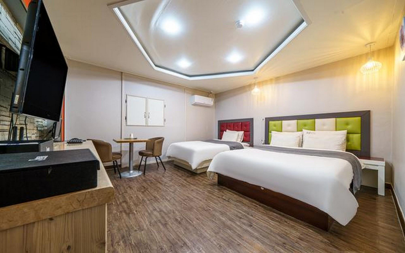 Bedroom 4, Gunsan J, Gunsan
