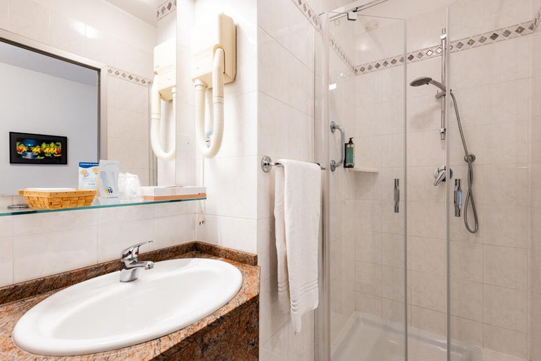 Bathroom 5, Hotel Meridianus, Udine