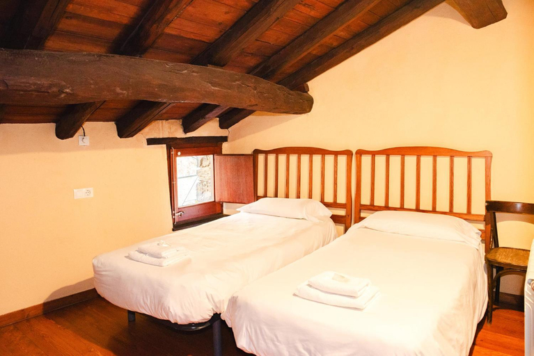 Bedroom 2, Can Bonada, Girona