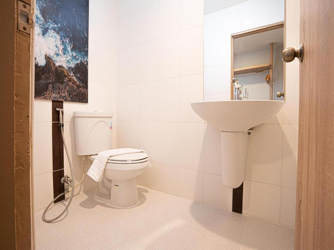 Bathroom, B2 Korat Night Market Boutique & Budget Hotel, Muang Nakhon Ratchasima