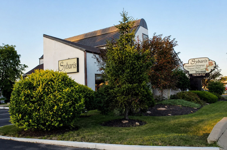 Exterior & Views, Sybaris Pool Suites Indianapolis, Indianapolis