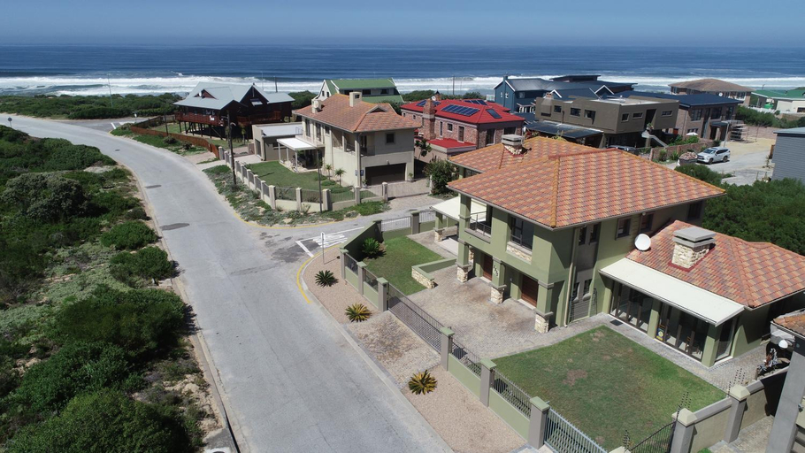 Others 4, Luxury Beachhouse Villa II, Eden