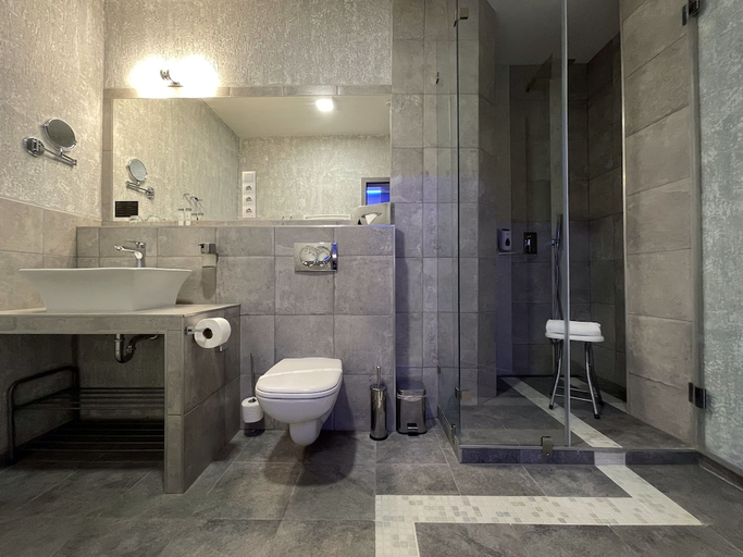 Bathroom 5, Smart Hotel Budapest, Budapesti