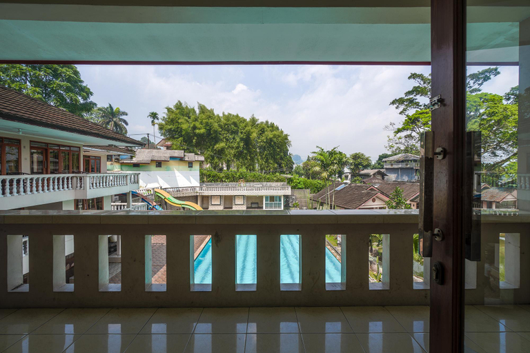 Swimming pool 4, Hotel Danau Tjokro 3 By ARBA, Bogor