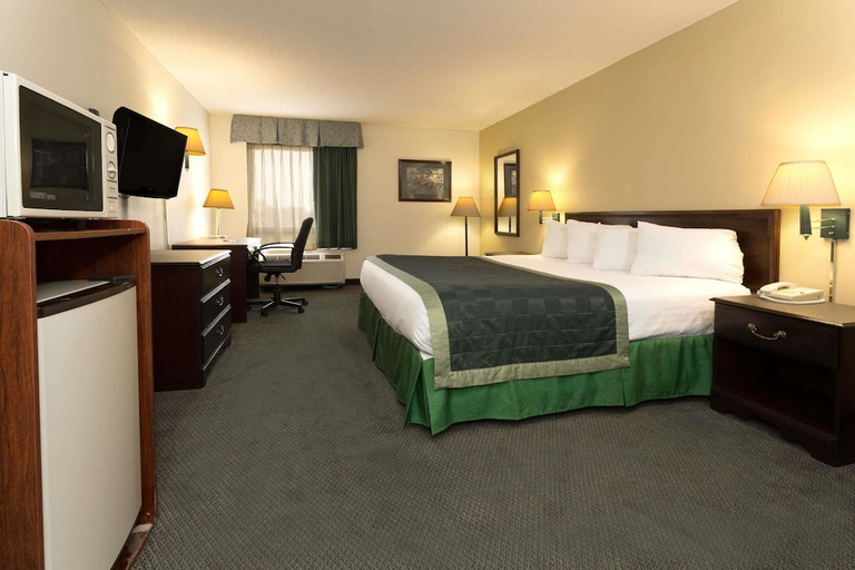 Bedroom 3, Baymont by Wyndham Mason, Warren