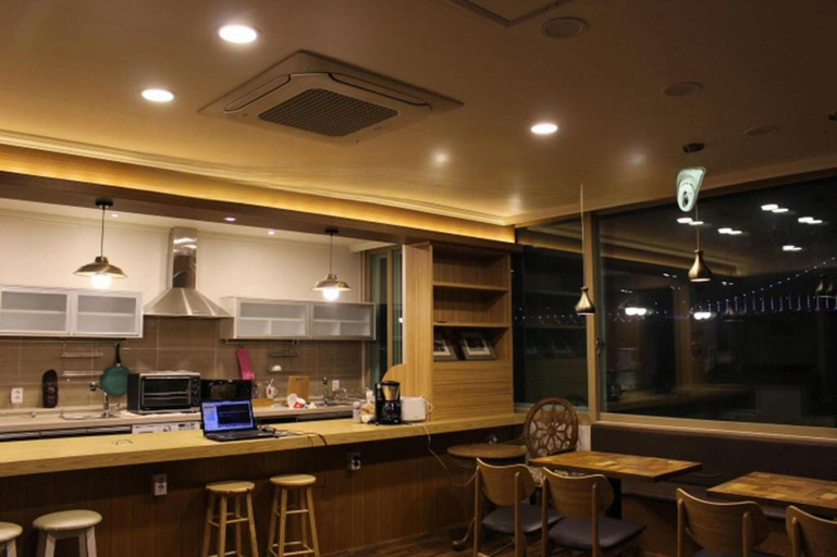 Food & Drinks 4, Bexco Hostel B&B, Suyeong