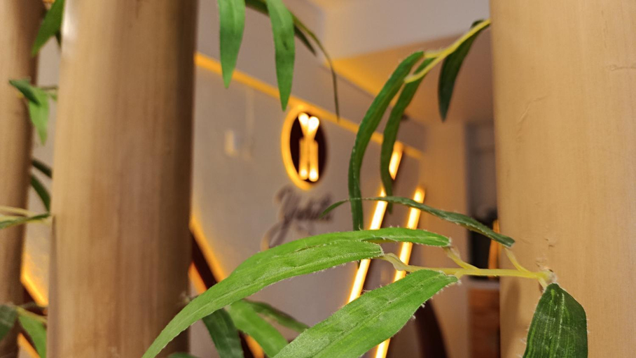 Others 5, Hotel Yahalis, Jilotepec
