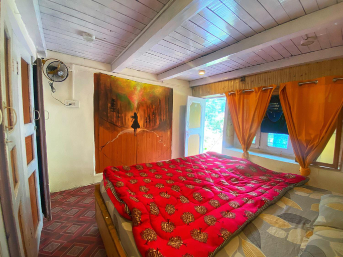 Bedroom 2, Canvas and Coffee, Kullu