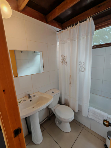 Bathroom 5, Hostal Chikiyan, Cordillera