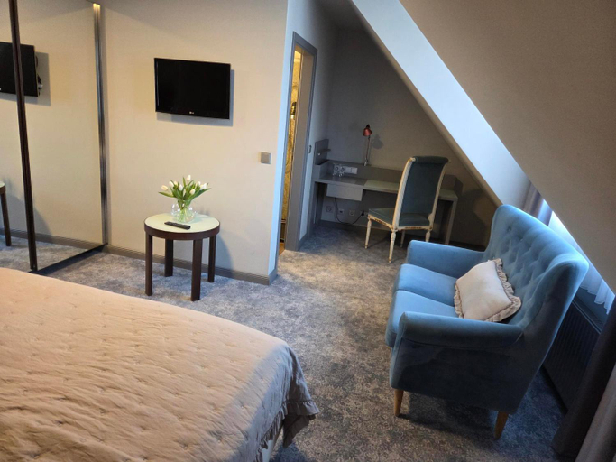 Others 2, Hotel zur Kaiserpfalz, Burgenlandkreis