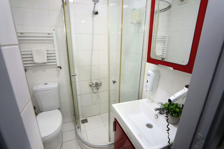 Bathroom 3, Arkem Hotel 1, Maltepe