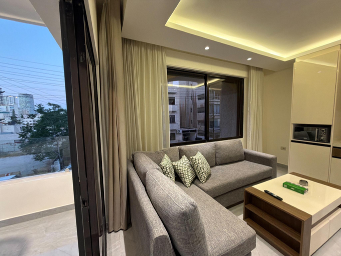 5, 101 JRE apartment with stunning boulevard veiw, Wadi Essier