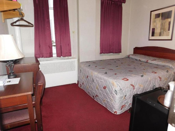 Bedroom 2, Hotel Harrington, Washington D.C.