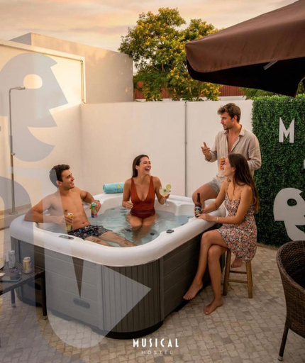 Others 4, Musical Hostel, Albufeira