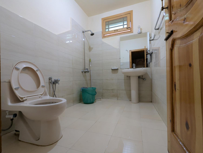 Bathroom 3, Hunza Lounge, Northern Areas