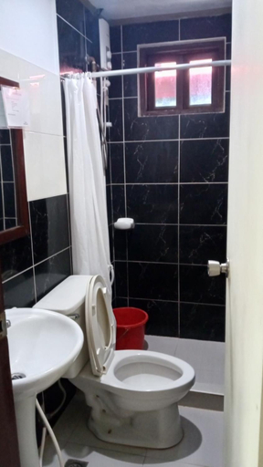 Bathroom 3, Dayunan Sabang Tourist Inn, Puerto Princesa City