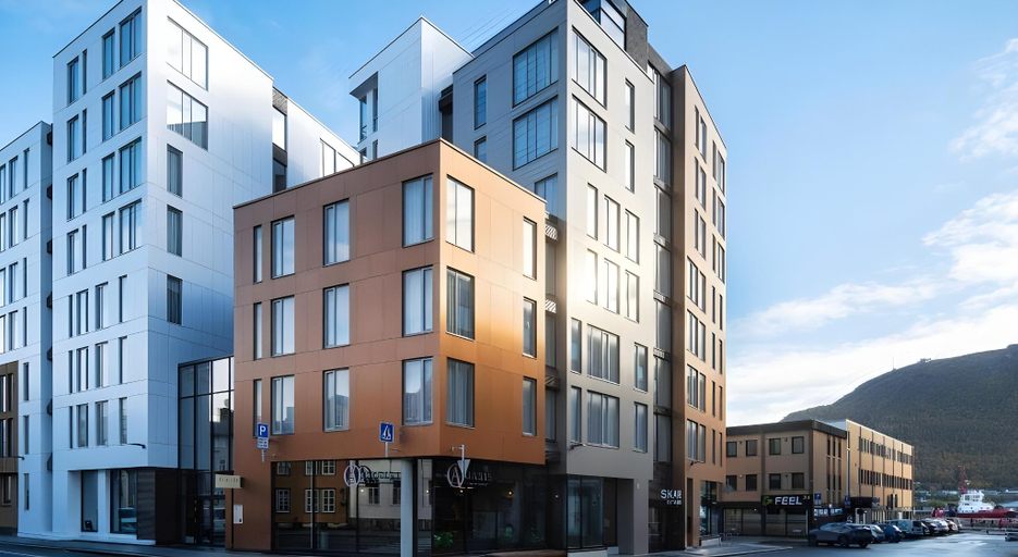 Exterior & Views