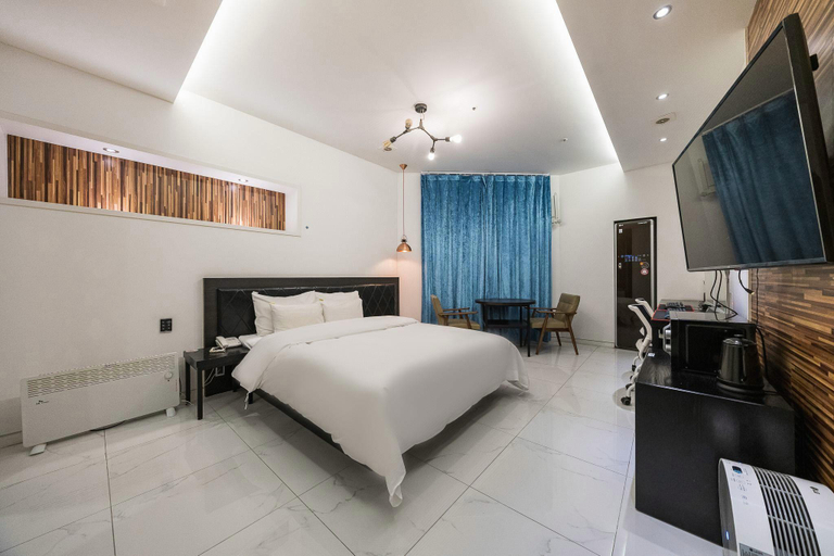 Bedroom 3, Dal Hotel, Cheonan