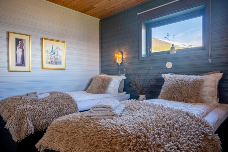 Bedroom 2, 3ART Retreat - For Nature & Art Lovers, Tromsø