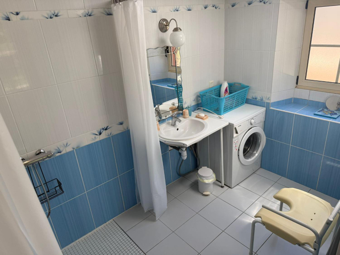 Bathroom 2, Au Bas Chalonge, Loire-Atlantique