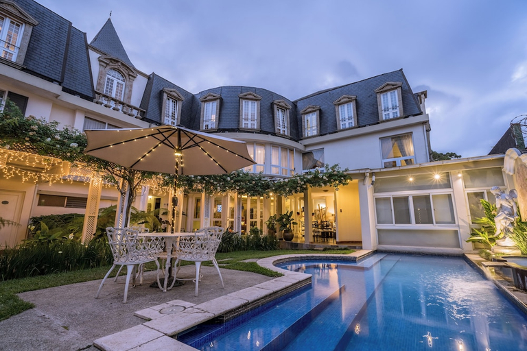 Exterior & Views