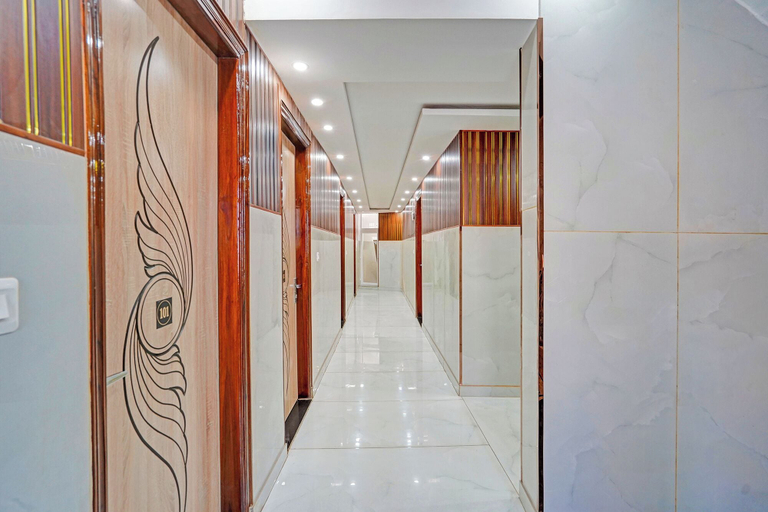 Lobby 4, FabHotel Red Carpet, Gautam Buddha Nagar