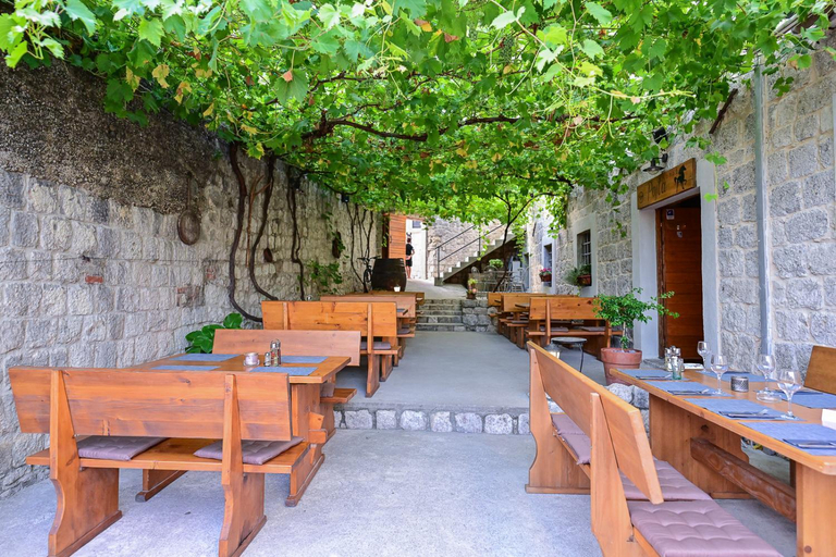 Food & Drinks 3, Pojta - sobe za najam, Sinj