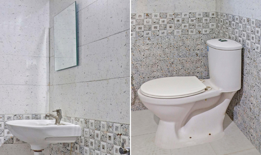 Bathroom 4, Itsy Hotels Aura Stays, Hyderabad