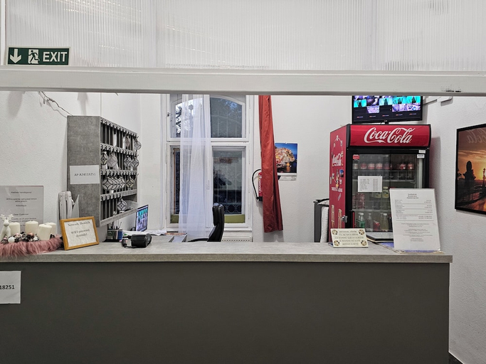 Food & Drinks, Dominik Panzio, Budapesti
