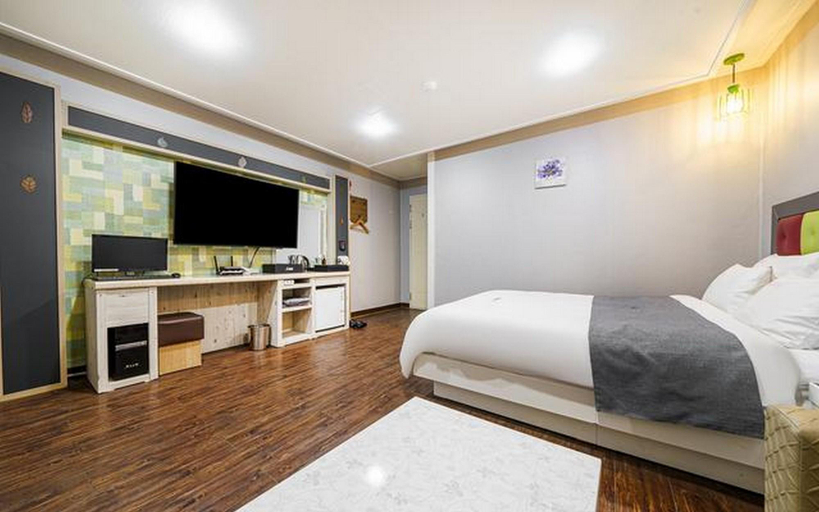 Bedroom 2, Gunsan J, Gunsan