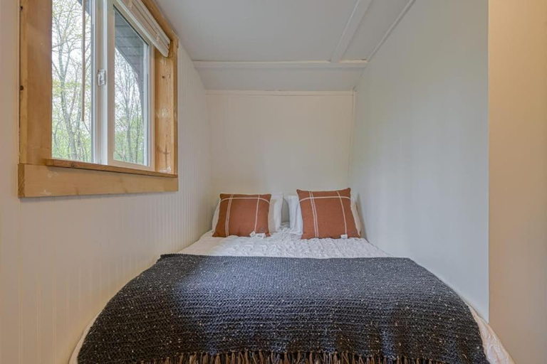 Bedroom 2, Woodsy Way Cabin, Garrett