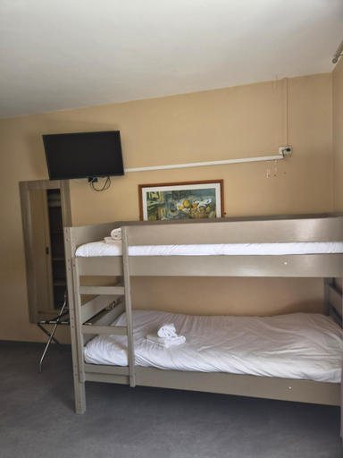 Bedroom 2, Hotel Bar La Pinede, Vendée