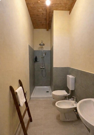 Bathroom 4, 1929 Wine Food Relax Agriturismo, Alessandria