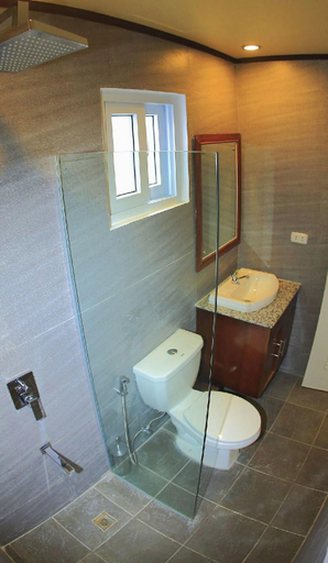 Bathroom 4, Papa Freds Beach Resort, Puerto Galera