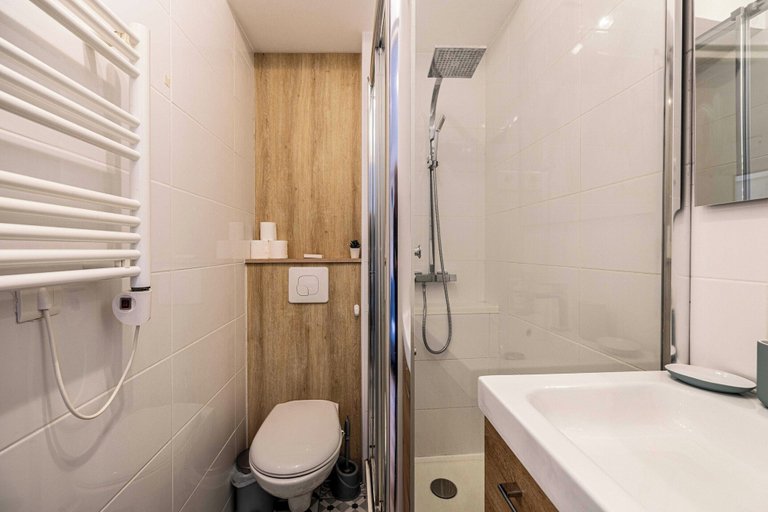 Bathroom 5, Charming Apartment - AC- 1br/2p - Massena, Alpes-Maritimes