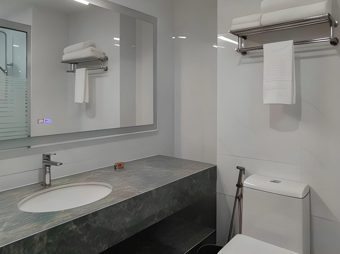 Bathroom 3, Hotel Kapalai, Semporna