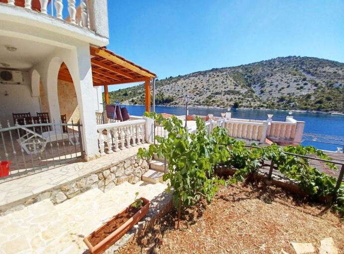Exterior 5, Villa Bonaca, Marina