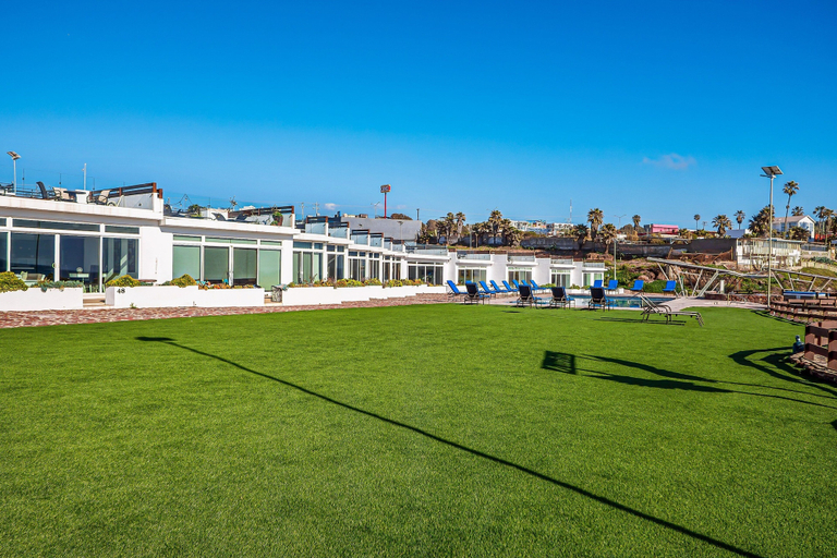 Property grounds 4, Peaceful Dog-friendly Villa With Outdoor Pool, Rooftop Patio, Beach Views, & AC, Tijuana