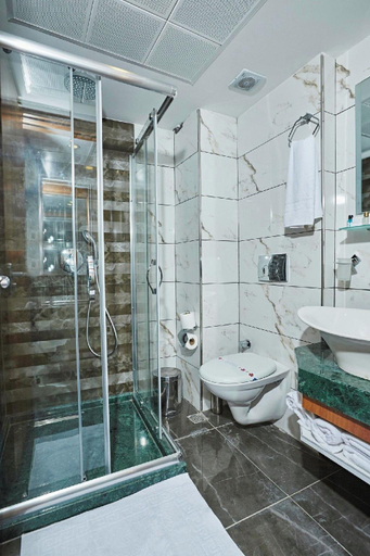 Bathroom 4, Ilkbal Deluxe Hotel & Spa Istanbul, Fatih