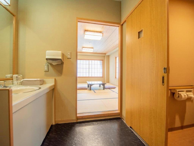 Bathroom 4, Ryokan Hakura, Yamanouchi