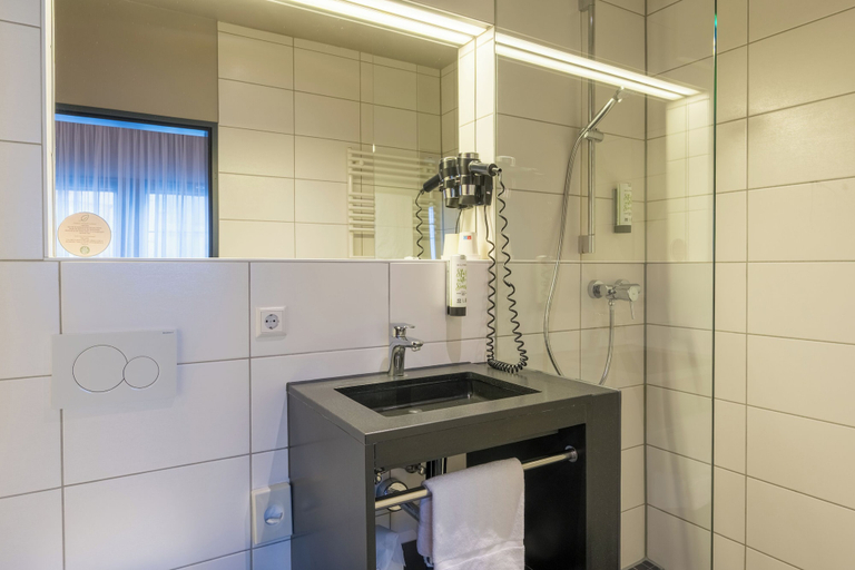 Bathroom 5, Joesepp´s Hotel am Hallhof, Memmingen