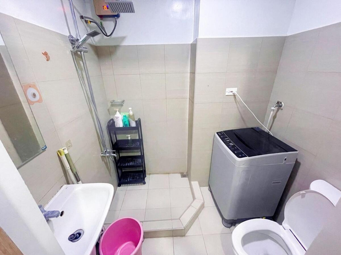 Bathroom 2, shore 2 tower 2 16floor, Pasay City