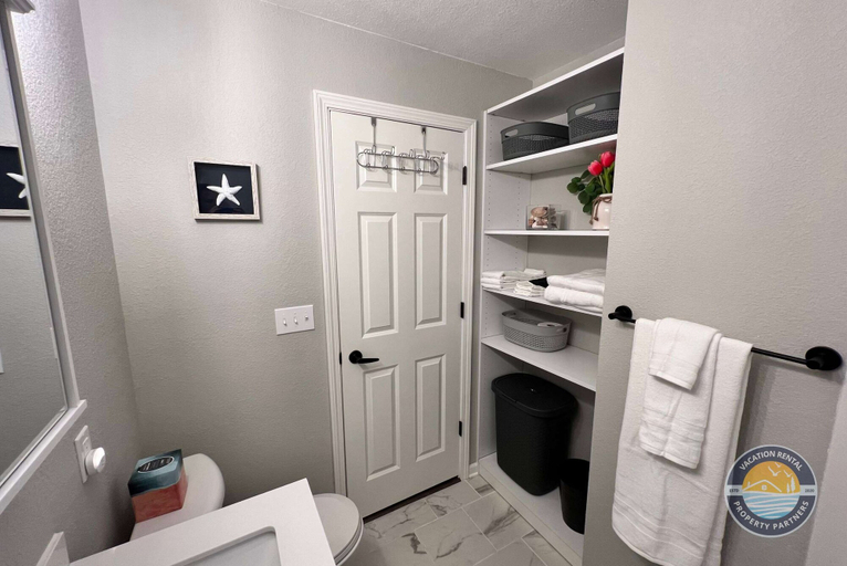 Interior 4, Charming, Pet-friendly Lake Retreat, Walworth