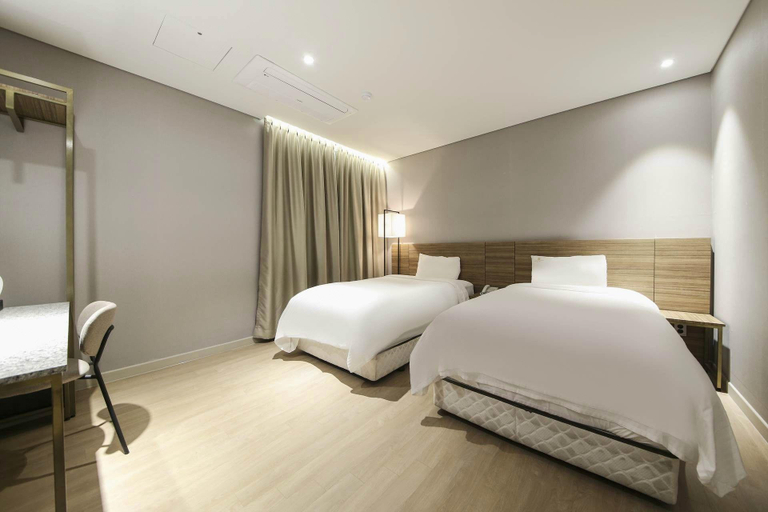 Bedroom 3, Daejeon Yuseong Top Cloud Hotel, Yuseong
