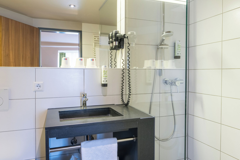 Bathroom 5, Joesepp´s Hotel am Hallhof, Memmingen