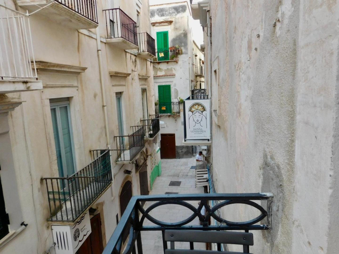 Others 5, Donna Veneranda, Foggia