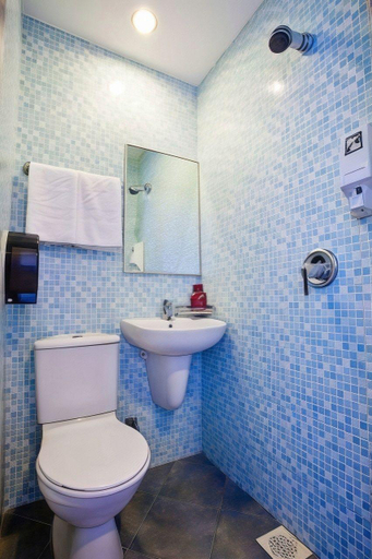 Bathroom 4, Fragrance Hotel - Classic, Singapore